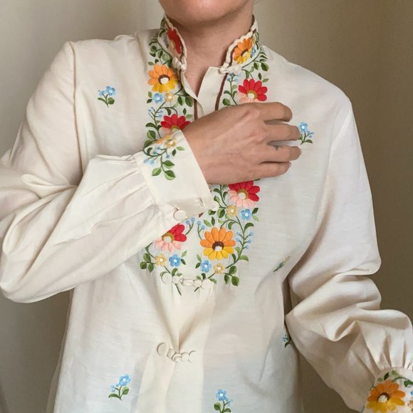 Vintage "JOY" beautifully embroidered button down - Picture 10 of 15